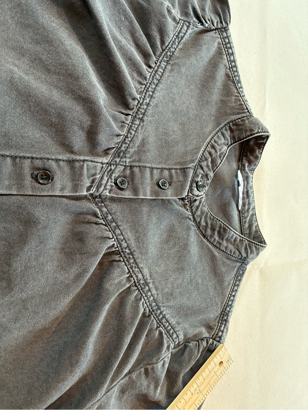 Washed Charcoal Denim Button-Front Blouse with Band Collar M Reitmans - Picture 7 of 9